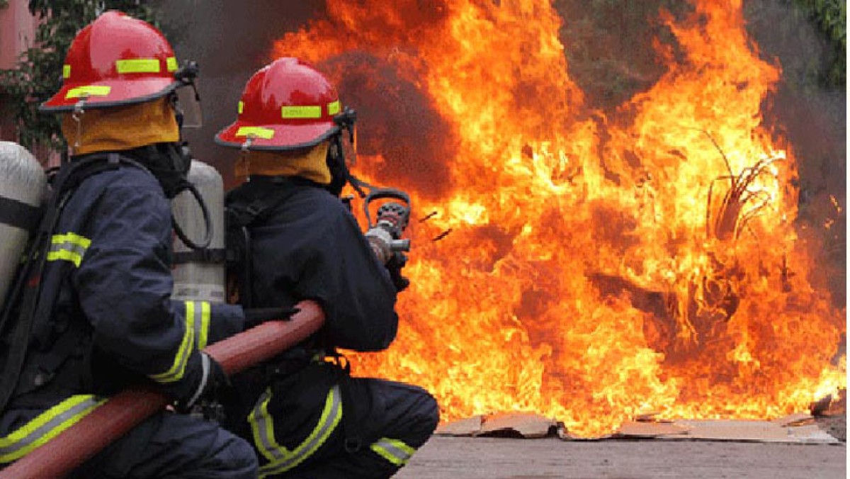 এবার চকবাজারের সিরামিক গোডাউনে আগুন