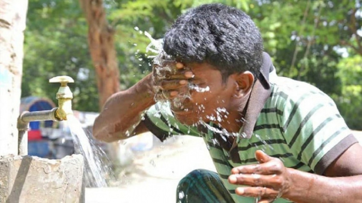 তীব্র গরমে জনজীবন অতিষ্ঠ