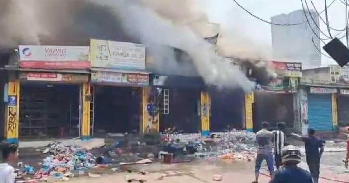 উত্তরায় বিজিবি মার্কেটে অগ্নিকাণ্ড