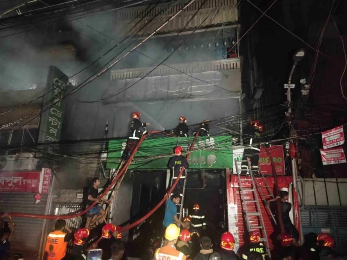 মধ্যরাতে ওয়ারীতে আগুনের সূত্রপাত যেভাবে