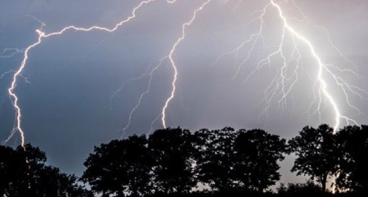 নরসিংদীতে বজ্রপাতে নারীসহ তিনজনের মৃত্যু