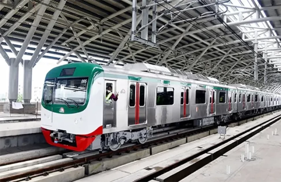 ‘কারিগরি ত্রুটিতে’ বন্ধ মেট্রোরেল