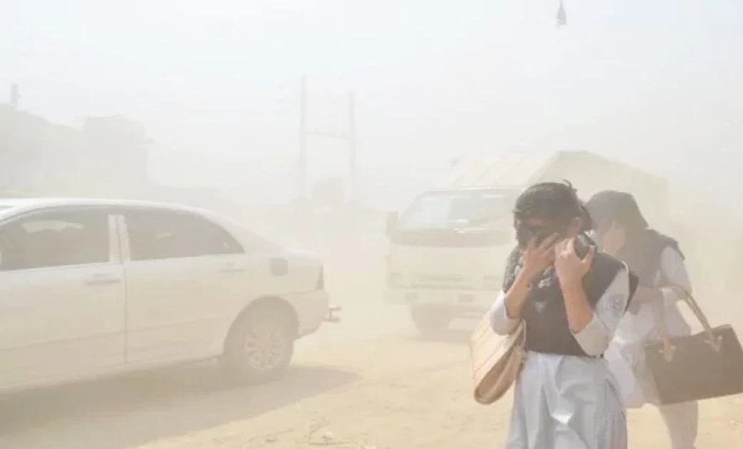 বায়ুদূষণে দেশের মানুষের গড় আয়ু প্রায় ৭ বছর কমছে