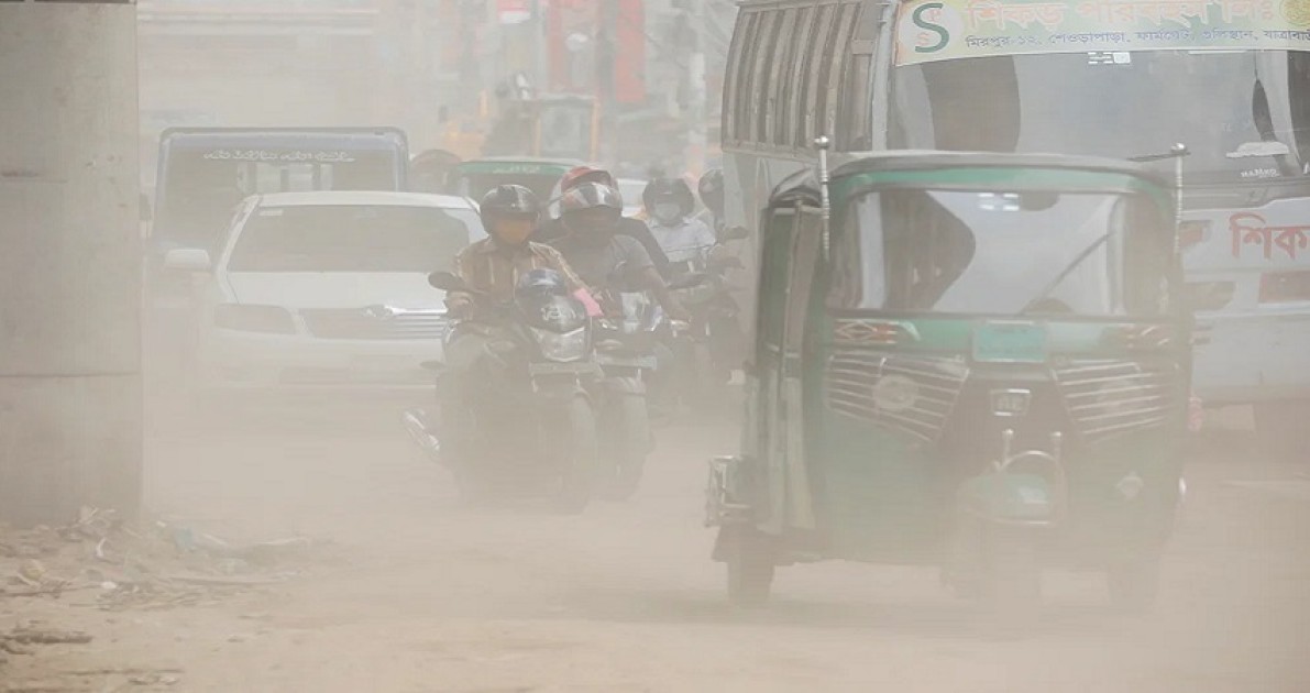 বায়ুদূষণে আজ দ্বিতীয় স্থানে ঢাকা