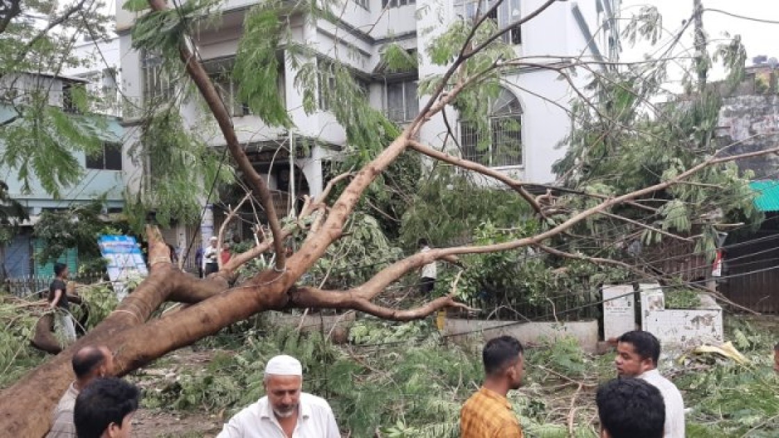 হামুনের তাণ্ডবে লন্ডভন্ড কক্সবাজার, ৩ জনের মৃত্যু