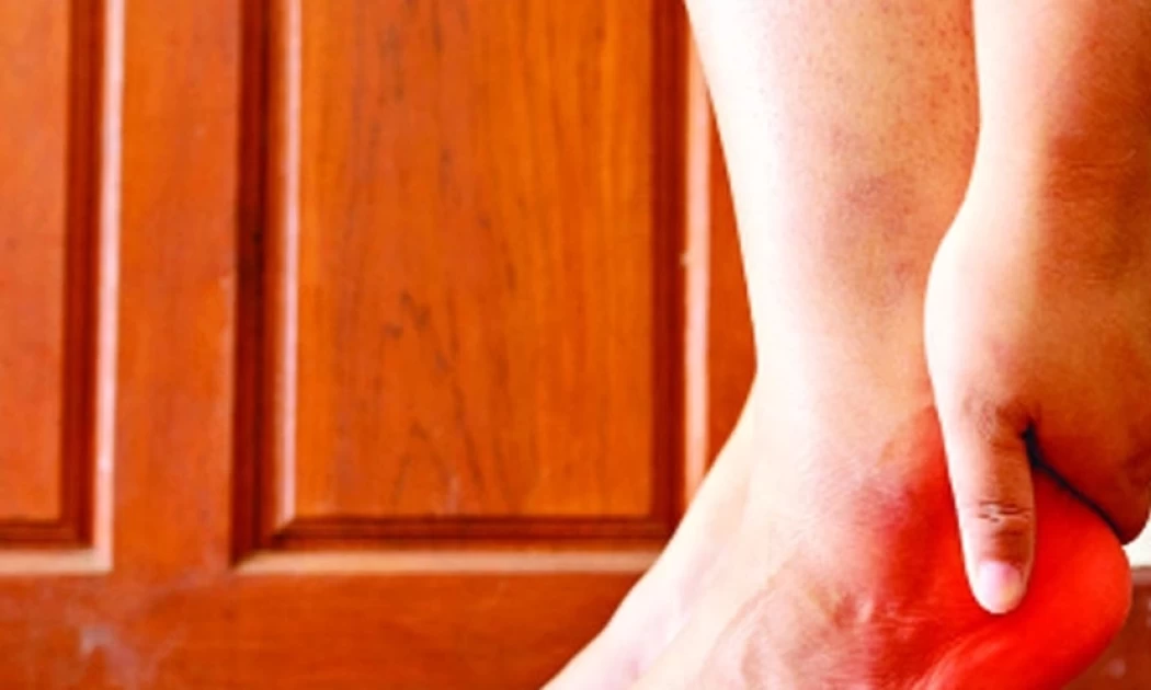 শীতে গোড়ালির ব্যথা হলে যা করতে হবে