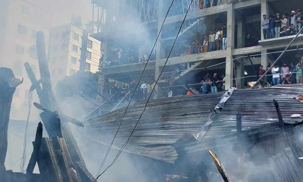 রাজধানীর মিরপুরের ঝিলপাড় বস্তির আগুন নিয়ন্ত্রণে