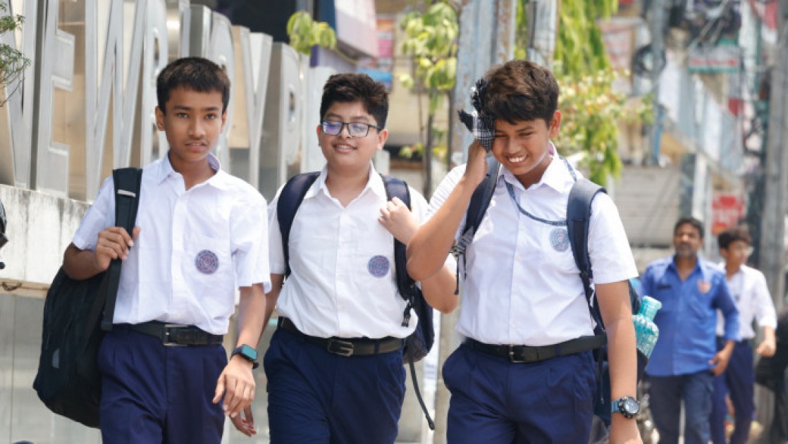 তীব্র তাপদাহের কারণে আজ ঢাকাসহ ৫ জেলায় মাধ্যমিক স্কুল, কলেজ ও মাদরাসা বন্ধ