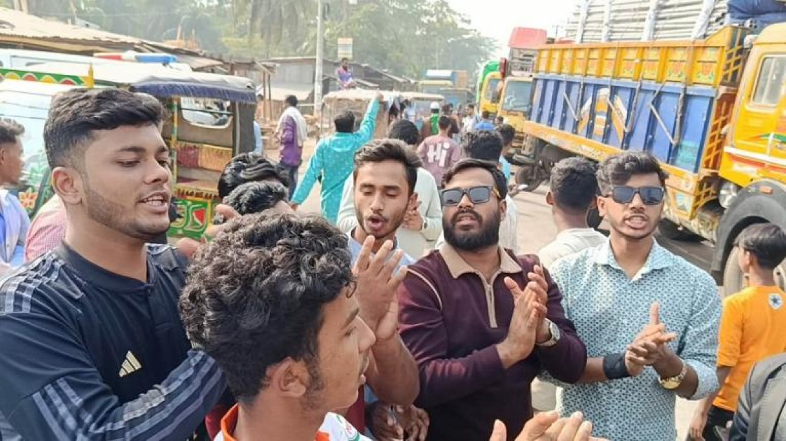 ভোলা-বরিশাল সেতুর দাবিতে মহাসড়ক অবরোধ, দুর্ভোগ চরমে